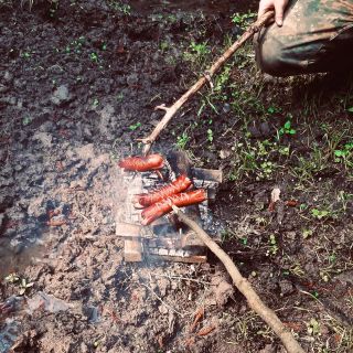 🇨🇿 Když se příroda spojí s dobrou náladou a vůní opečených špekáčků! 🌲🔥 Kdo by si dal? 🇬🇧 When nature meets good vibes and...